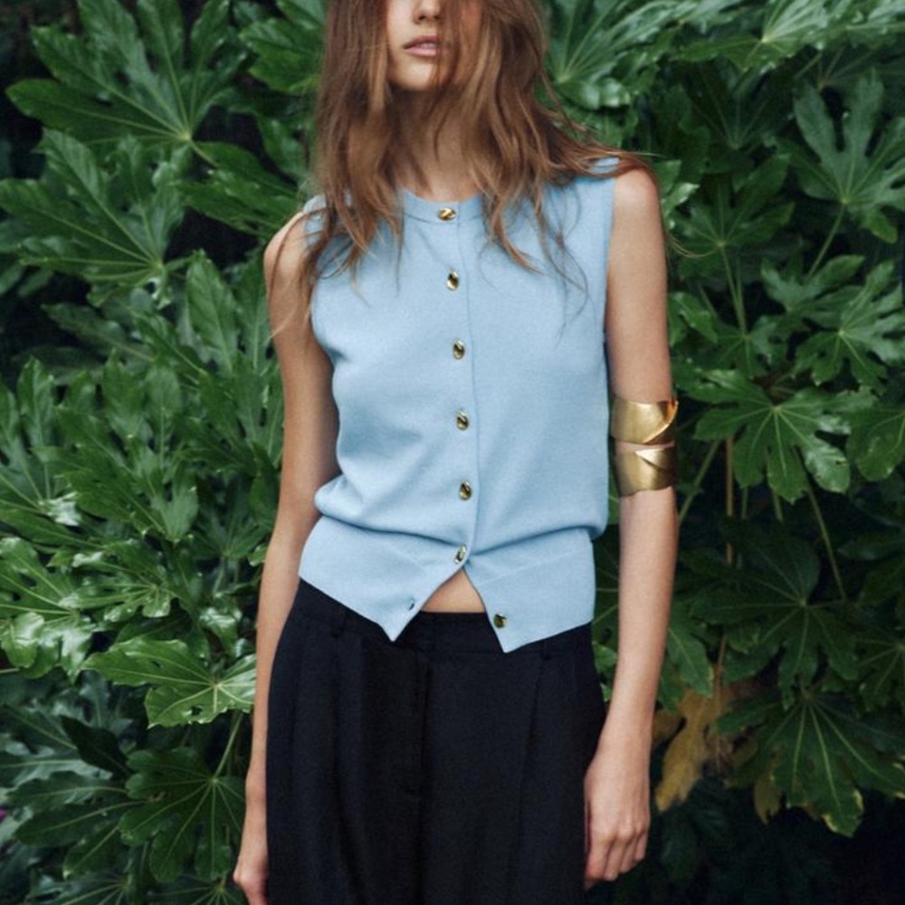 Zara Sleeveless Blue Button-Up Top